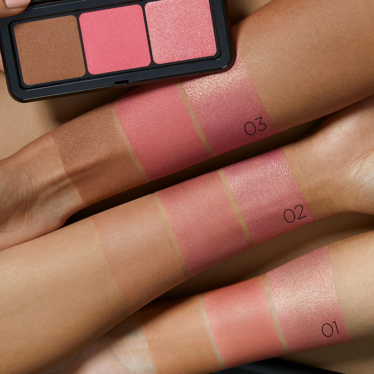 Multi Finish Trio Blush & Bronzer Palette 03 | Palette Pour Le Visage Comprenant Un Bronzeur Et Deux Fards À Joues Aux Finitions Mates Et Métalliques
